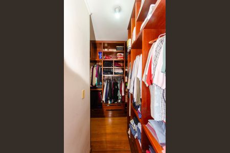 Casa à venda com 388m², 4 quartos e 3 vagasSuíte  - Closet