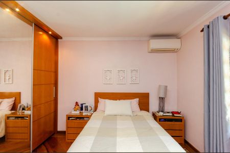 Casa à venda com 388m², 4 quartos e 3 vagasQuarto 2