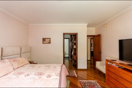 Casa à venda com 388m², 4 quartos e 3 vagasSuíte 