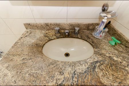 Casa à venda com 388m², 4 quartos e 3 vagasBanheiro 1