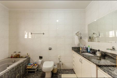 Casa à venda com 388m², 4 quartos e 3 vagasSuíte - Banheiro