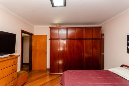 Casa à venda com 388m², 4 quartos e 3 vagasQuarto 1