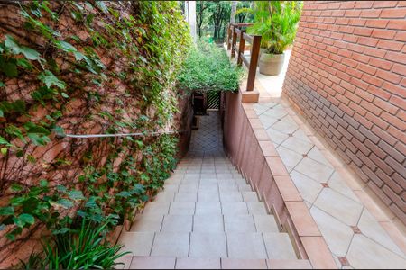 Casa à venda com 388m², 4 quartos e 3 vagasEscada