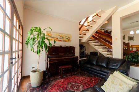 Casa à venda com 388m², 4 quartos e 3 vagasSala