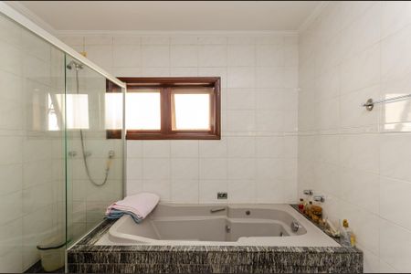Casa à venda com 388m², 4 quartos e 3 vagasSuíte - Banheiro