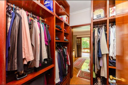 Casa à venda com 388m², 4 quartos e 3 vagasSuíte  - Closet