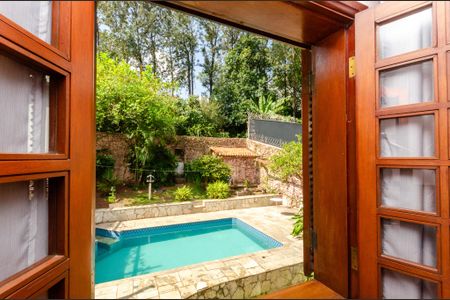 Casa à venda com 388m², 4 quartos e 3 vagasQuarto 2 - Janela