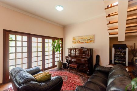 Casa à venda com 388m², 4 quartos e 3 vagasSala