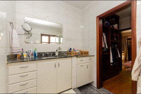 Casa à venda com 388m², 4 quartos e 3 vagasSuíte - Banheiro