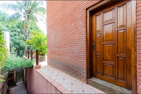 Casa à venda com 388m², 4 quartos e 3 vagasEntrada