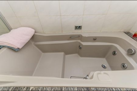 Casa à venda com 388m², 4 quartos e 3 vagasSuíte - Banheiro