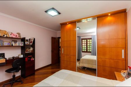 Casa à venda com 388m², 4 quartos e 3 vagasQuarto 2