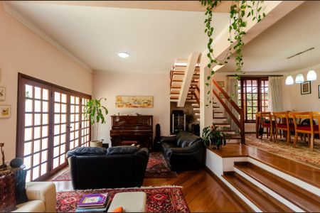 Casa à venda com 388m², 4 quartos e 3 vagasSala