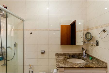 Casa à venda com 388m², 4 quartos e 3 vagasBanheiro 1