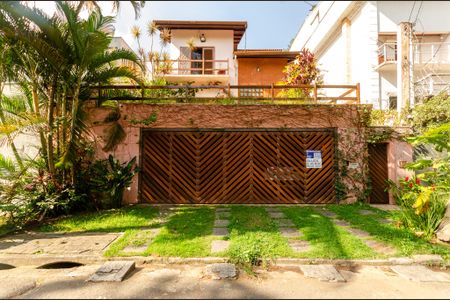Casa à venda com 388m², 4 quartos e 3 vagasFachada