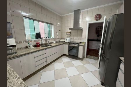 Casa à venda com 3 quartos, 175m² em Vila Bertioga, São Paulo