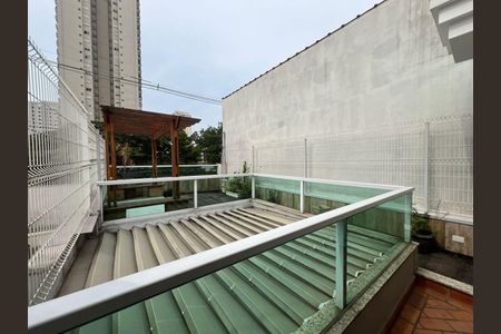 Casa à venda com 3 quartos, 175m² em Vila Bertioga, São Paulo