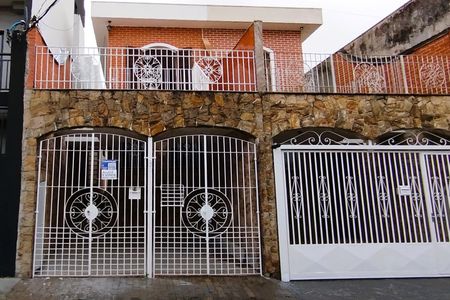 Casa à venda com 125m², 3 quartos e 2 vagasFachada + Placa