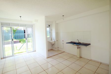 Sala de apartamento para alugar com 2 quartos, 41m² em Parque Colúmbia, Rio de Janeiro