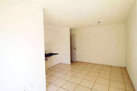 Sala de apartamento para alugar com 2 quartos, 41m² em Parque Colúmbia, Rio de Janeiro