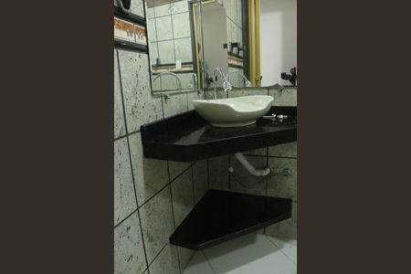 Banheiro de apartamento para alugar com 2 quartos, 60m² em Luz, Nova Iguaçu