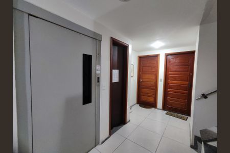 Apartamento para alugar com 70m², 2 quartos e 1 vaga Apartamento para alugar com 70m², 2 quartos e 1 vagaHall