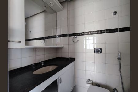 Apartamento para alugar com 70m², 2 quartos e 1 vaga Apartamento para alugar com 70m², 2 quartos e 1 vagaBanheiro social