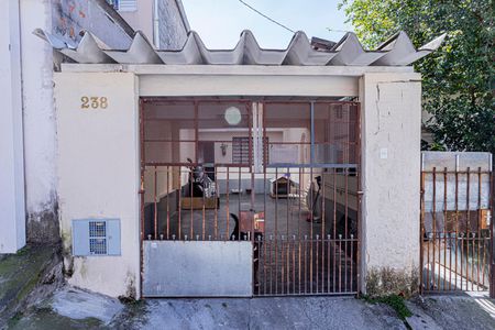 Casa para alugar com 120m², 2 quartos e 2 vagasFachada