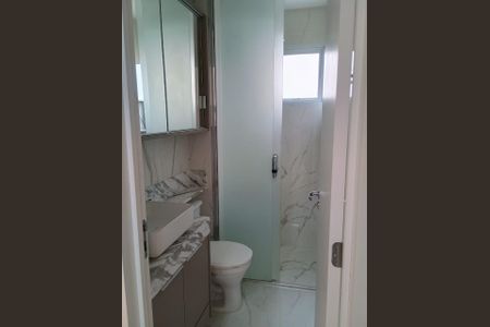 Banheiro de apartamento para alugar com 2 quartos, 52m² em Alphaville Empresarial, Barueri