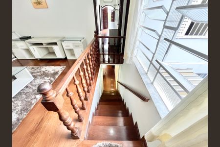 Escada de casa à venda com 4 quartos, 278m² em Vila Pauliceia, São Paulo