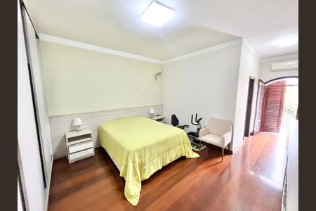 Casa à venda com 278m², 4 quartos e 3 vagasQuarto Suíte 2