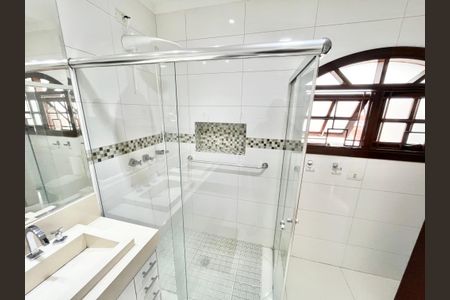 Casa à venda com 278m², 4 quartos e 3 vagasBanheiro da Suíte 2