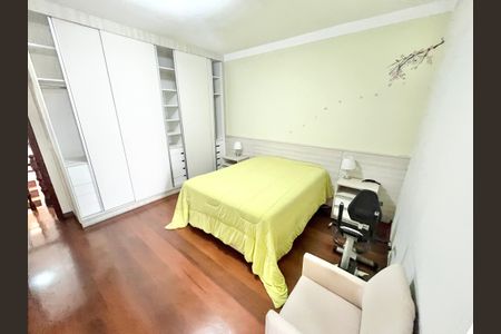 Casa à venda com 278m², 4 quartos e 3 vagasQuarto Suíte 2