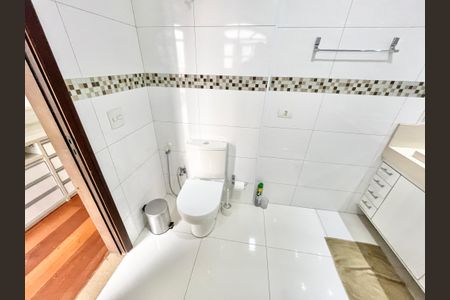 Casa à venda com 278m², 4 quartos e 3 vagasBanheiro da Suíte 2