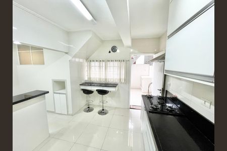 Casa à venda com 278m², 4 quartos e 3 vagasCozinha