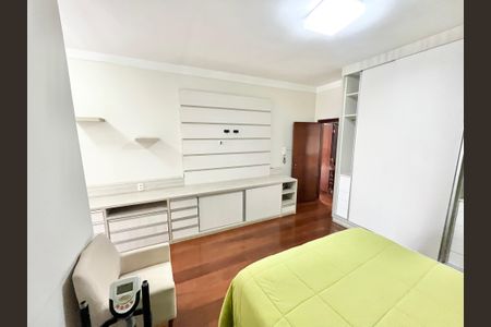Casa à venda com 278m², 4 quartos e 3 vagasQuarto Suíte 2