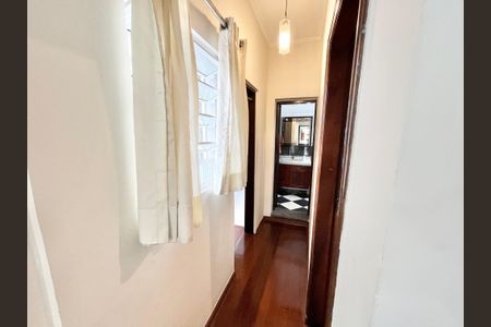 Casa à venda com 278m², 4 quartos e 3 vagasCorredor