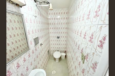 Casa à venda com 278m², 4 quartos e 3 vagasBanheiro de serviço