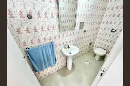 Casa à venda com 278m², 4 quartos e 3 vagasBanheiro de serviço