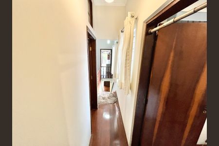 Casa à venda com 278m², 4 quartos e 3 vagasCorredor