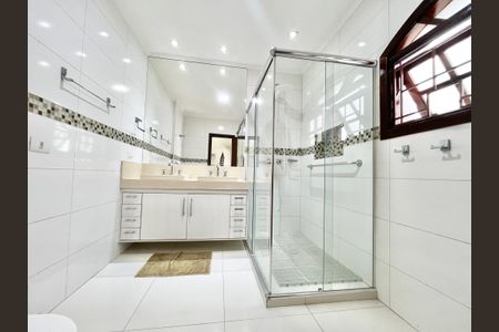 Casa à venda com 278m², 4 quartos e 3 vagasBanheiro da Suíte 2