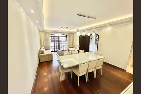 Casa à venda com 278m², 4 quartos e 3 vagasSala