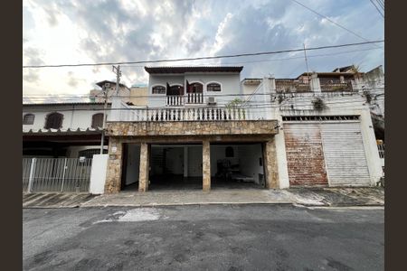 Casa à venda com 278m², 4 quartos e 3 vagasFachada