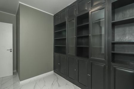 Casa à venda com 223m², 3 quartos e 2 vagasEscritório