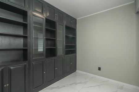 Casa à venda com 223m², 3 quartos e 2 vagasEscritório