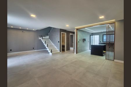 Casa de condomínio à venda com 265m², 4 quartos e 3 vagas