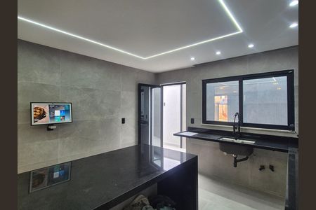 Casa de condomínio à venda com 265m², 4 quartos e 3 vagas