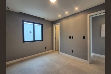 Casa de condomínio à venda com 265m², 4 quartos e 3 vagas