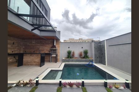 Casa de condomínio à venda com 265m², 4 quartos e 3 vagas