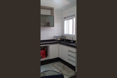 Cozinha de apartamento para alugar com 3 quartos, 104m² em Jardim Tupanci, Barueri